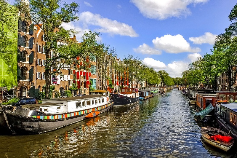 Who Has the Best First Class Flights to Amsterdam?